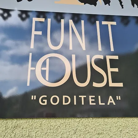 Fun It House アパート Mezzenile